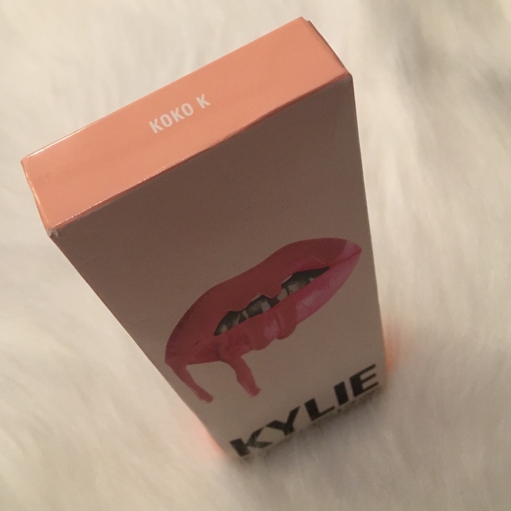 Kylie Jenner matte liquid lipstick and lip liner